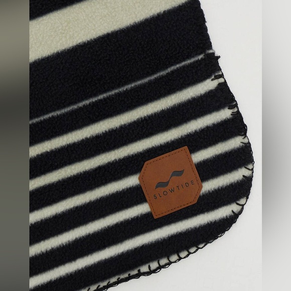 NWOT Slowtide Hayden Fleece Blanket - Picture 9 of 11